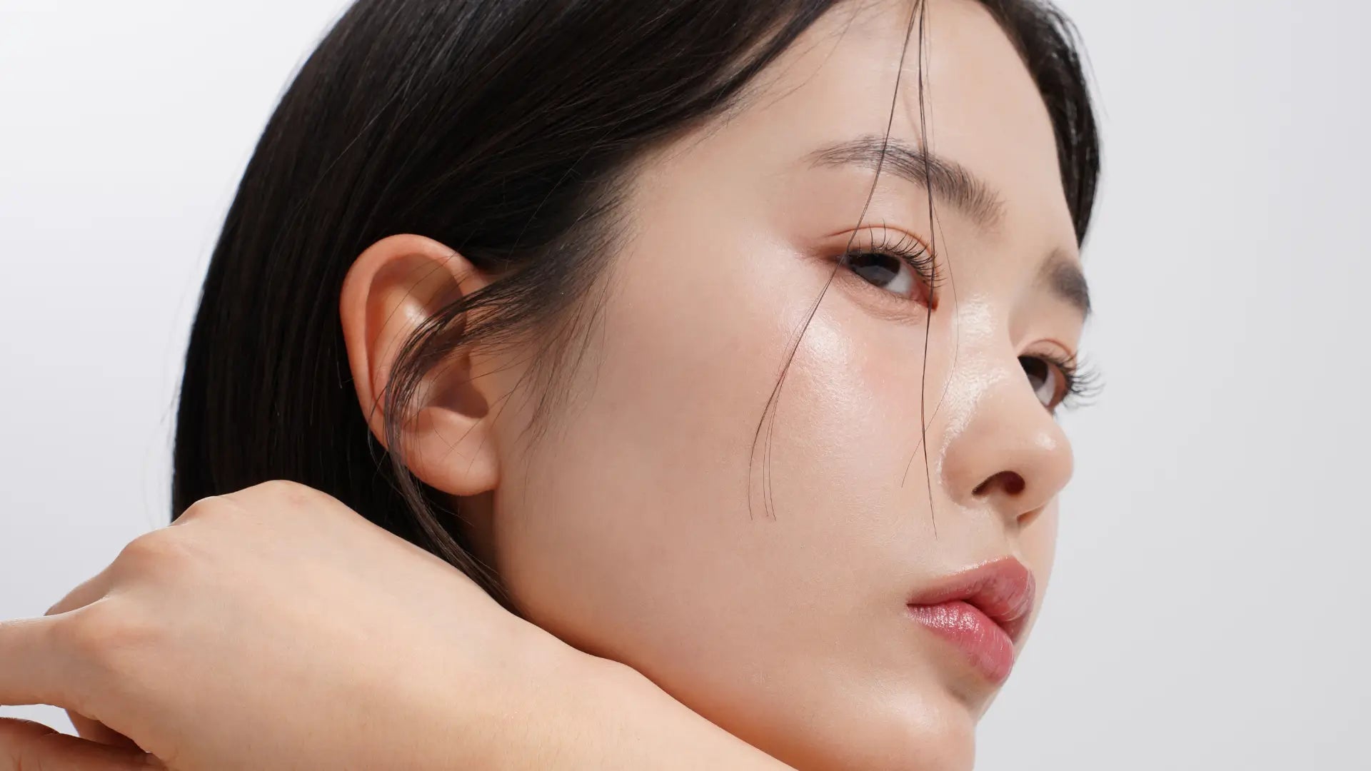 Imagen de mujer coreana mostrando su piel tras utilizar productos de skin care coreano